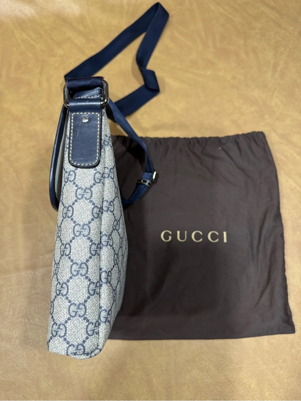 Gucci crossbody gg